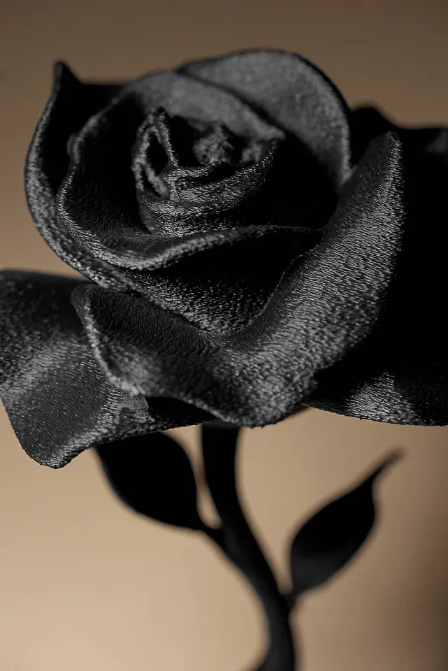 Rosa Eterna Elegancia Siniestra y Belleza Inmortal